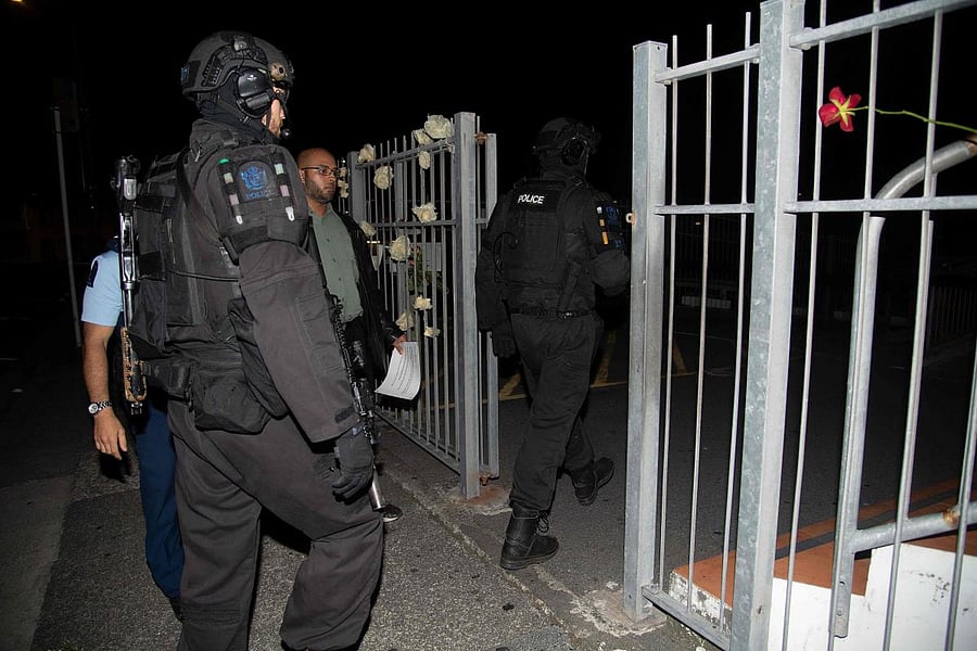 Police pay a visit to reassure the staff of the Wellington Masjid mosque in Kilbirnie in Wellington. AFP file photo