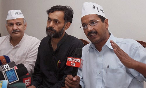 AAP convener Arvind Kejriwal with party leaders Manish Sisodia and Yogendra Singh Yadav addresses a press conference in New Delhi. PTI Photo by Manvender Vashist