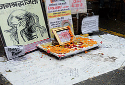 Delhi gang-rape trial begins, father demands death penalty for accused