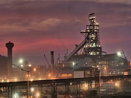The High Level Clearance Committee (HLCC) headed by Chief Minister Siddaramaiah on Wednesday cleared 13 investment proposals worth about Rs 9,912 crore, including an integrated steel plant in Bellary./