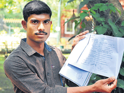 Vittal Malekudiya, said to be a Naxal sympathiser, at a press conference in Bengaluru on Thursday. DH PHOTO