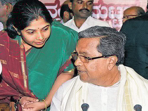 Chief Minister Siddaramaiah talks to Mysuru DC C Shika during the a special meeting on Dasara at the Vidhana Soudha in Bengaluru on Monday. dh phoTO