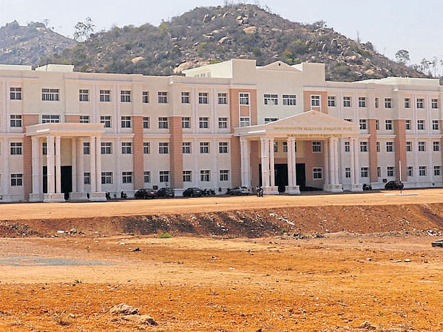 Chief Minister Siddaramaiah has announced that Chamarajanagar Institute of Medical Sciences (in pic), along with the government medical colleges at Kodagu and Karwar, will start functioning from 2017-18 academic year. DH FILE PHOTO