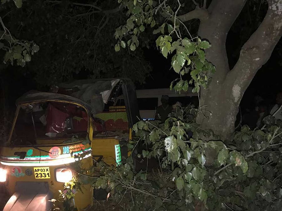 Police said all those involved in the accident belong to the same family and were travelling in goods autorickshaw after offering prayers at the Shani temple. DH file photo