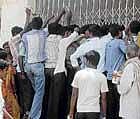 Students and parents trying to know the SSLC results at the Government Boys PU College, Kolar on Friday. DH Photo