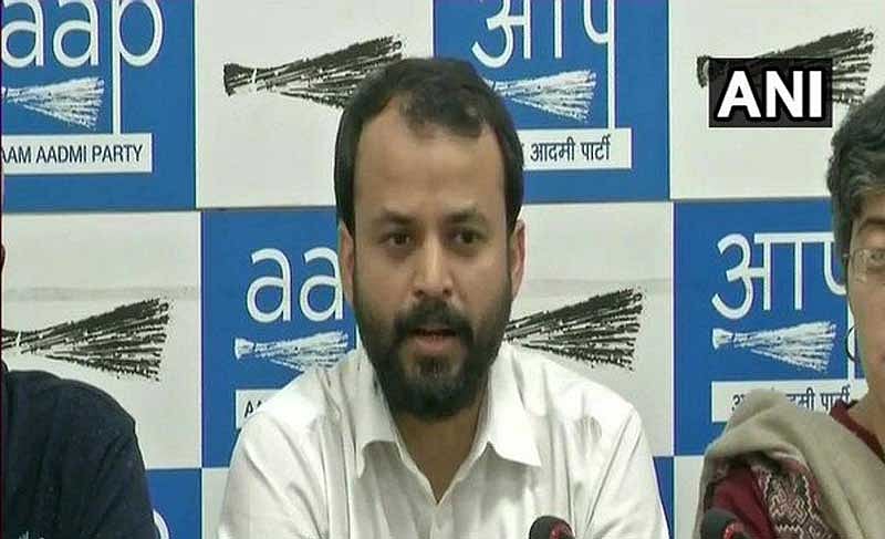 An auto repair garage in Saudi Arabia is turning to an untapped source for new car mechanics