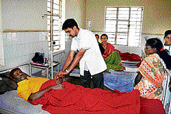 Kyasanur disease: A forest department staffer down with suspected monkey fever being examined by a doctor at Gundlupet government hospital on Wednesday. DH Photo