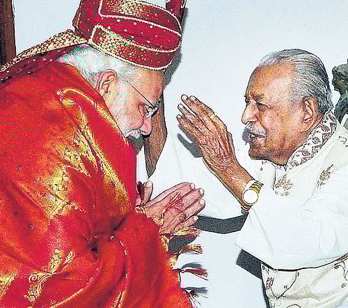 Southern tour: Gujarat Chief Minister Narendra Modi is greeted by Maharaja of Travancore Uthradam Tirunal Marthanda Varma at his palace in Thiruvananthapuram on Thursday. PTI