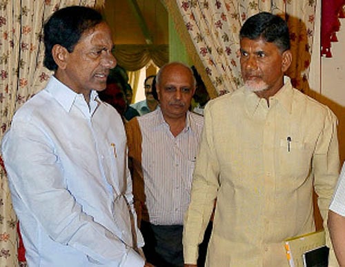 Telangana Chief Minister K. Chandrasekhara Rao and Andhra Pradesh Chief Minister N. Chandrababu Naidu before their joint meeting at Raj Bhavan in Hyderabad on Sunday. PTI Photo