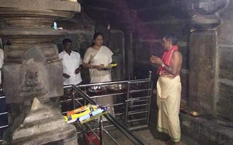 BJP candidate and incumbent MP Shobha Karandlaje prays at Kalabhaireshwara Temple at Devaramane in Mudigere taluk.
