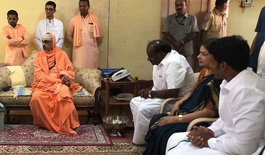 Nikhil Kumaraswamy, along with his parents Chief Minister H D Kumaraswamy and MLA Anitha Kumaraswamy, meets seer Shivaratri Deshikendra Swami at Suttur Mutt, in Mysuru, on Monday, before heading for Mandya to file his nomination papers.