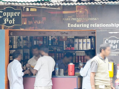 The Kerala government decided to dilute its new liquor policy, after pressure from various quarters. DH File photo