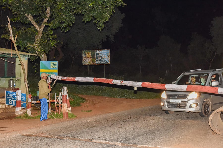 On Friday, the Supreme Court, however, deferred its hearing in the matter arising out of Kerala's special leave petition against the Karnataka High Court's order of March 9, 2010 imposing the night traffic ban between 9 pm and 6 am on the national highway