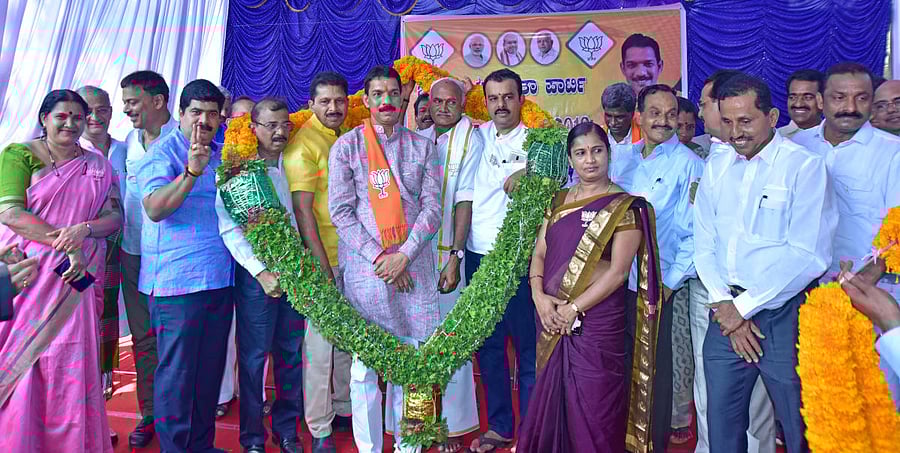 Dakshina Kannada MP Nalin Kumar Kateel is garlanded by BJP workers at party Election Office, near Bunts Hostel, Mangaluru on Monday.