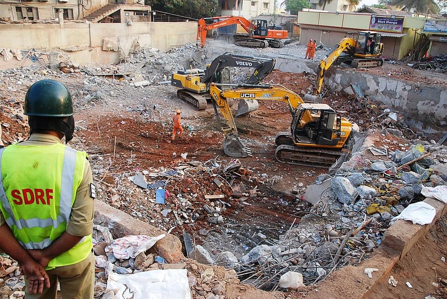 The debris at the building collapse site in Kaumareshwar Nagar, Dharwad, was completely cleared on Monday. The tragedy claimed 19 lives. DH Photo