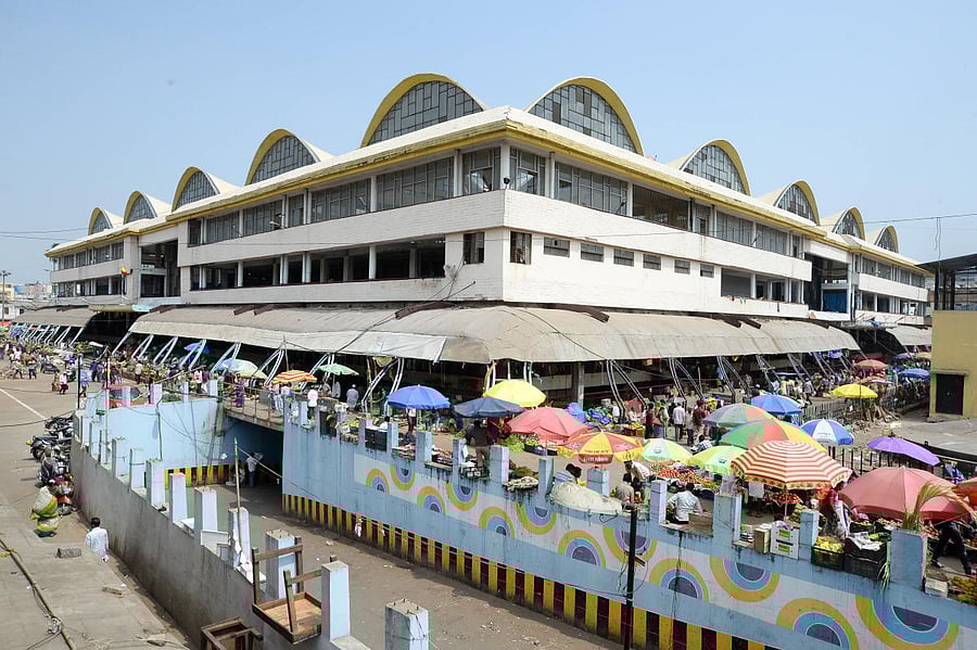 KR Market sports a neater, cleaner look after being cleared of encroachments. DH PHOTO/SATISH BADIGER