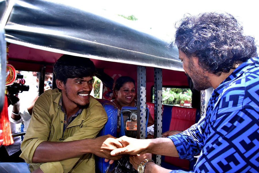 Actor, filmmaker and founder of the Uttama Prajakeeya Party Upendra campaigns in Mangaluru on Wednesday for Vijay Shreenivas, his party candidate from Dakshina Kannada Lok Sabha constituency.