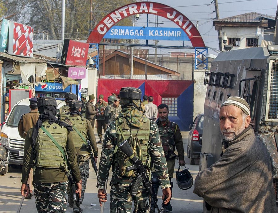 Family members of the inmates wait outside the Central Jail Srinagar after clashes between prisoners and the staff of the Jail, in Srinagar, Friday, April 05, 2019. (PTI Photo)