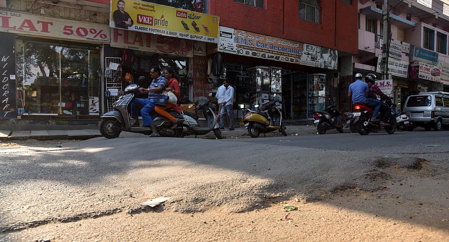 A hump on service road off West of Chord Road, near KEB Junction at Shivanahalli Circle.