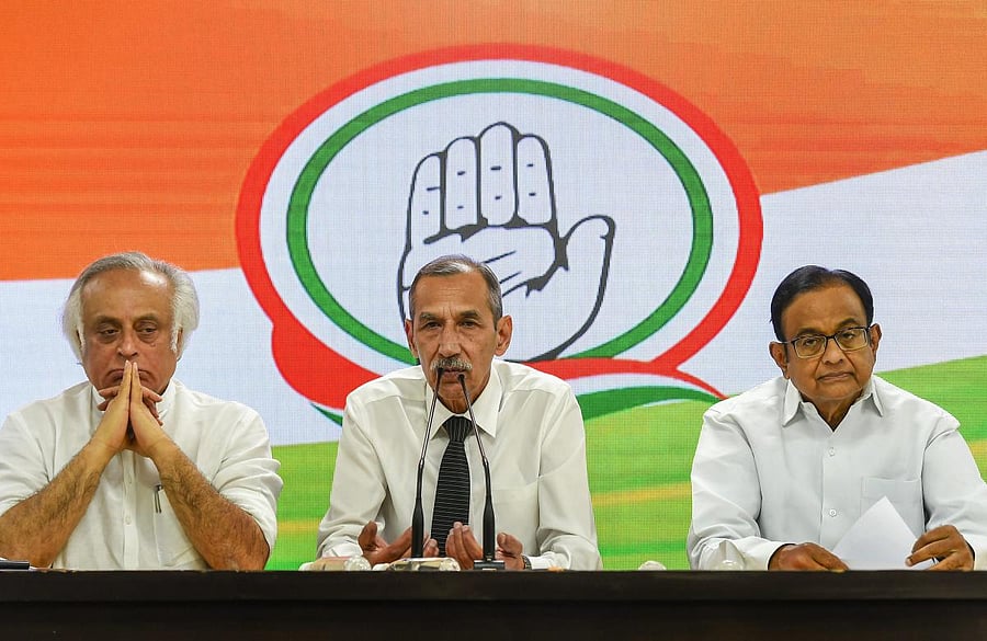 New Delhi: Lieutenant General (retired) D S Hooda addresses a press conference at AICC headquarters in New Delhi, Sunday, April 21, 2019. Congress leaders P Chidambaram and Jairam Ramesh are also seen. (PTI Photo/Kamal Singh)(PTI4_21_2019_000061A)