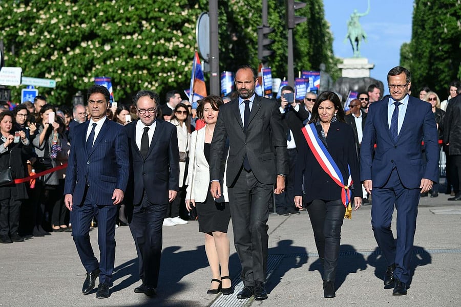 French Prime Minister Edouard Philippe (C), flanked by co-presidents of the Coordination Council of Armenian organisations of France (CCAF), Mourad Franck Papazian (L) and Ara Toranian (2nd L), Mayor of Paris Anne Hidalgo (2nd from R) and president of the