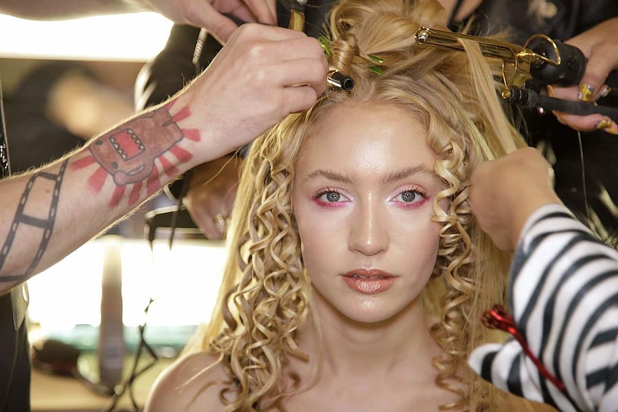 Play with colours like magenta, bright pink for eye makeup.