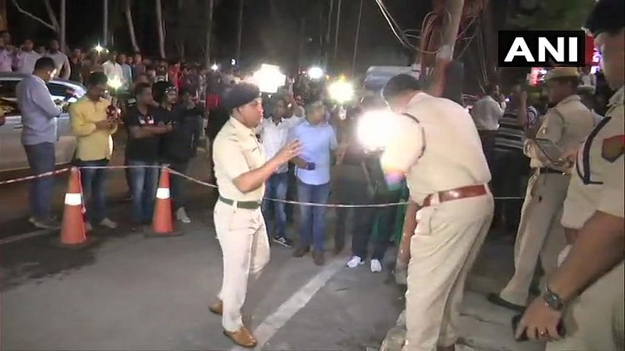 Suspected Ulfa (Independent) militants exploded a grenade in front of a shopping mall here on Wednesday evening killing one person and injured seven others.