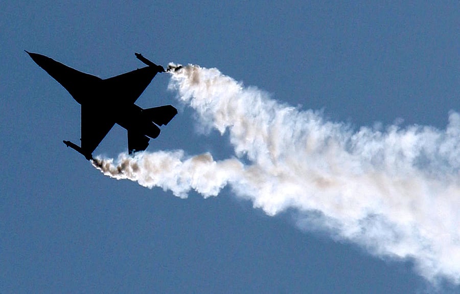 F-16 flight (File photo REUTERS)