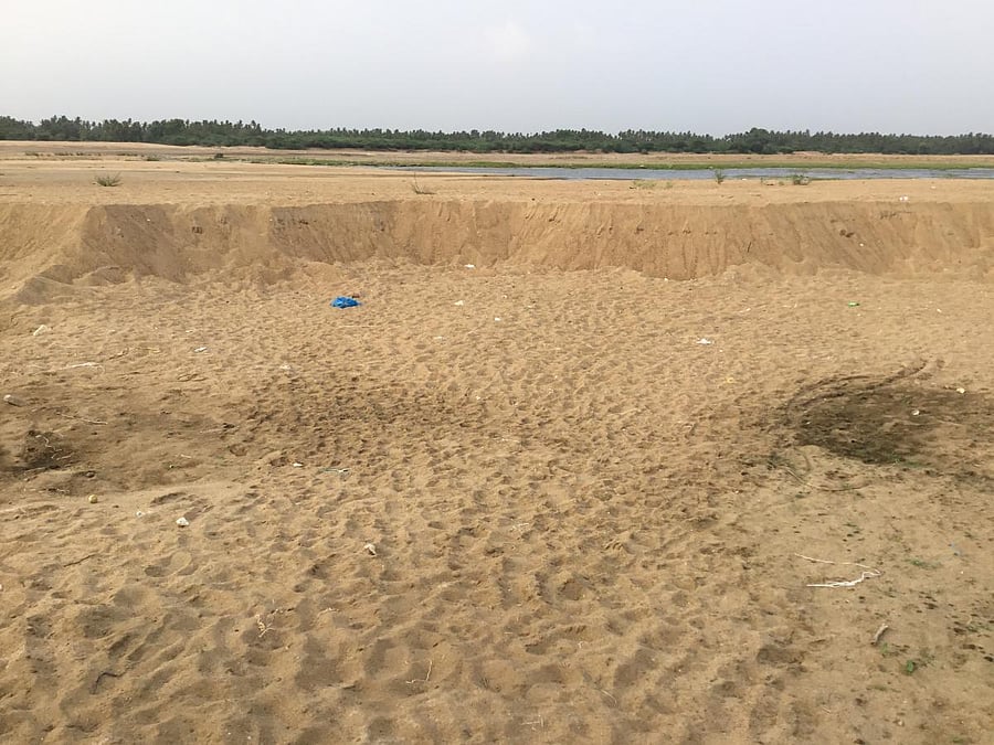 River Cauvery at Pugalar village where illegal sand mining continues; unregulated extraction of sand has weakened a bridge across the Cauvery in Karur, observe the gap between the riverbed and the structure. dh photos/e t b sivapriyan