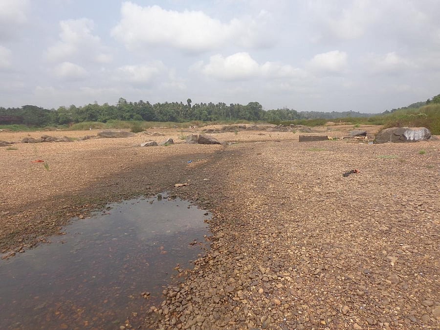 The flow of River Nethravathi has stopped at Uppinangady.