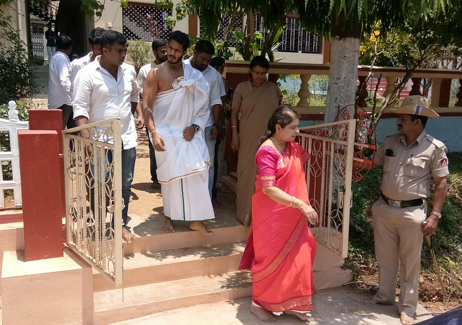 Chief minister’s wife-MLA Anitha Kumaraswamy and son Nikhil come out of Gurubhavana after seeking the blessings of Sringeri Sharada Mutt pontiff on Wednesday. 