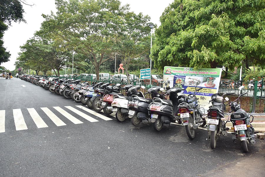 Parking lot at Lal Bagh.
