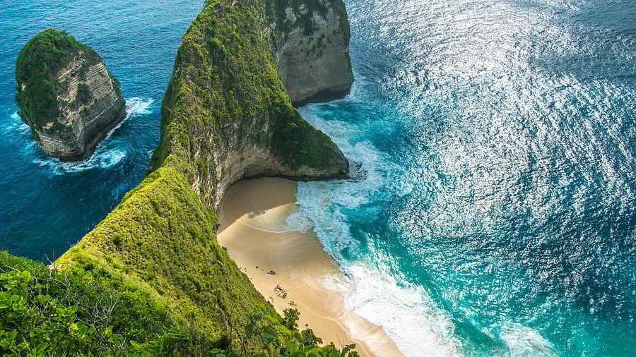 Kelingking Beach on Nusa Penida Island, Bali