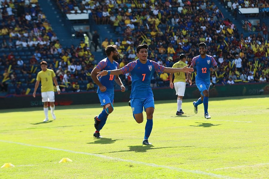 In 2022, India recorded its 7th wettest January since 1901. This March was also the warmest ever in 121 years. Swipe up!