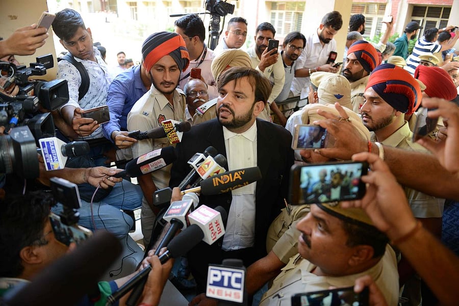 Indian Advocate Mubeen Farooqi (C) informed to the media persons the court verdict over the Kathua case at the district court in Pathankot on June 10, 2019. - Six men were convicted on June 10 over the notorious 2018 gang rape and murder in India of an eight-year-old girl from a Muslim nomadic tribe that provoked horror and stoked inter-religious tensions. (Photo AFP)