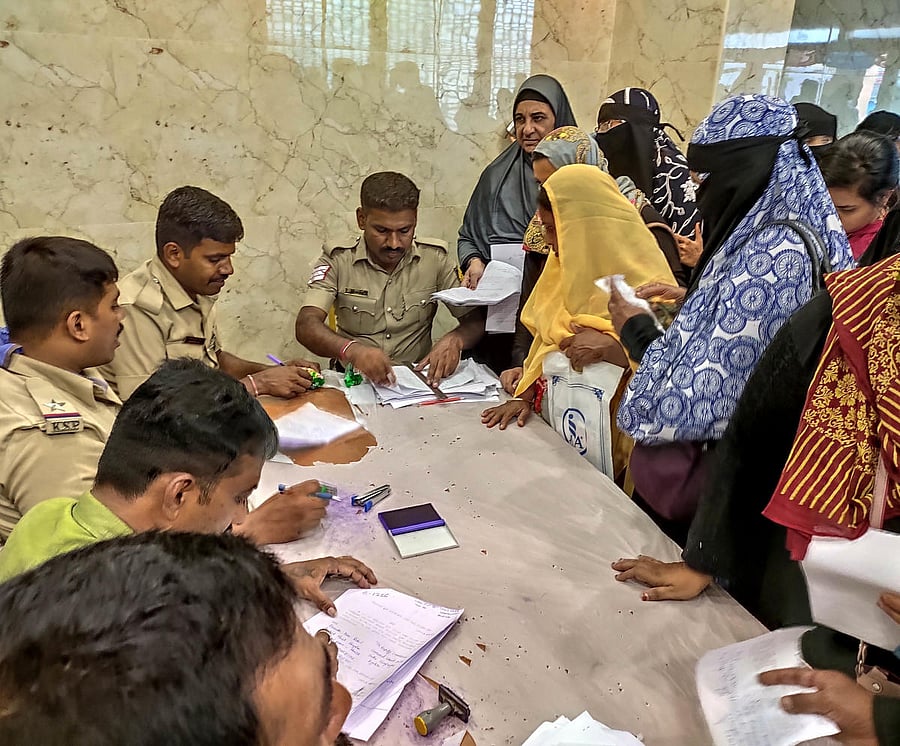 Investors file police complaints against the IMA Group at AJ Convention Hall in Shivajinagar, Bengaluru, on Tuesday. DH PHOTO/B H Shivakumar