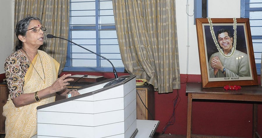 Writer Vaidehi speaks at a programme organised to pay tributes to Jnanpith awardee late Girish Karnad at Rashtrakavi Govinda Pai Research Centre in Udupi.