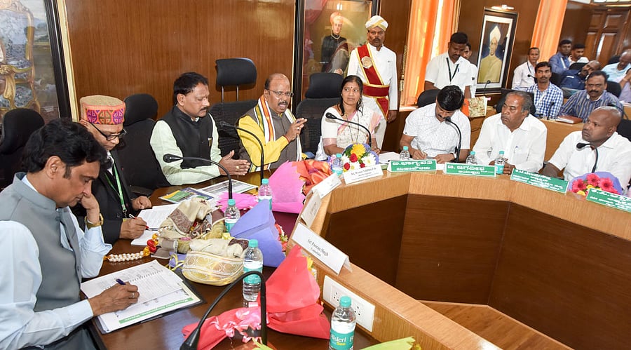 National Commission for Safai Karmachari Chairman Manhar Valjibhai Zala speaking at the meeting organised by Mysuru City Corporation at Council Hall in Mysuru on Thursday. (File Photo)