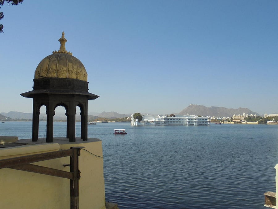 Udaipur Lake Palace in the midst of Pichola Lake. Photos by author