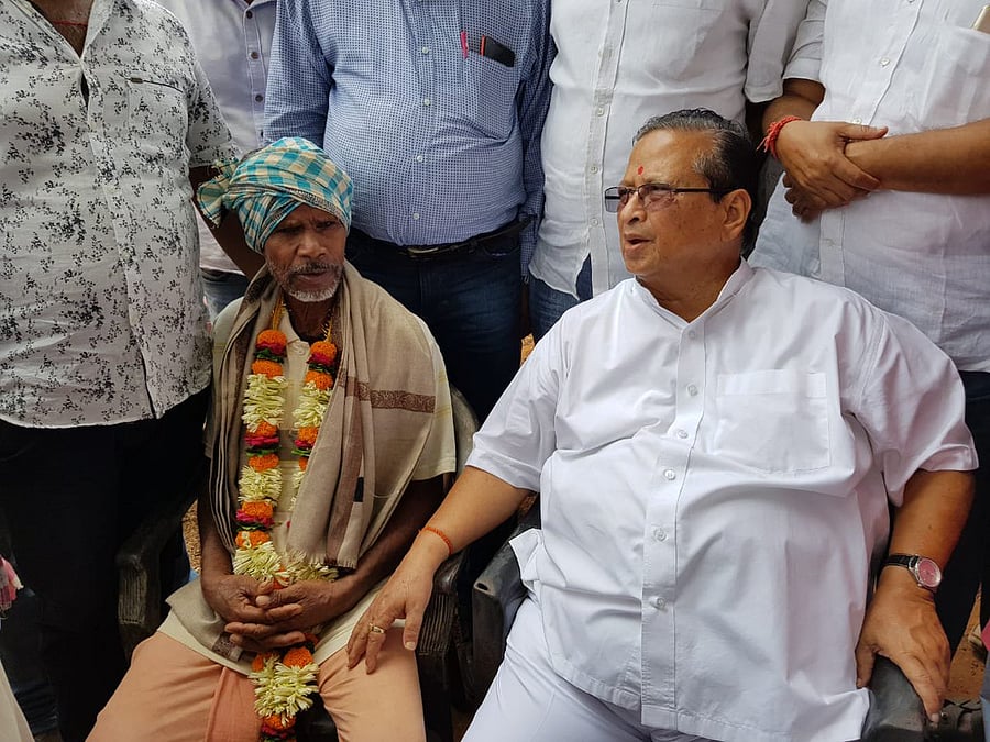 Daitari nayak (left) wants to return the award so he can get some work