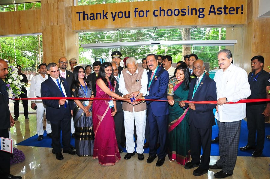 Governor Vajubhai Vala inaugurates the Aster RV Hospital in JP Nagar on Saturday. PRESS HANDOUT