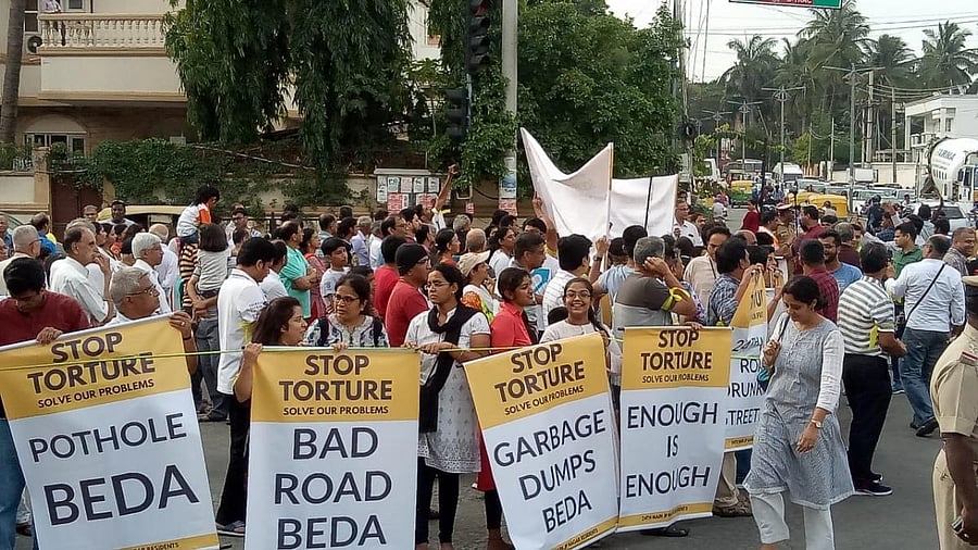 About 2,000 JP Nagar and Jayanagar residents marched from Nandini Junction to MLR Convention Centre on Saturday.