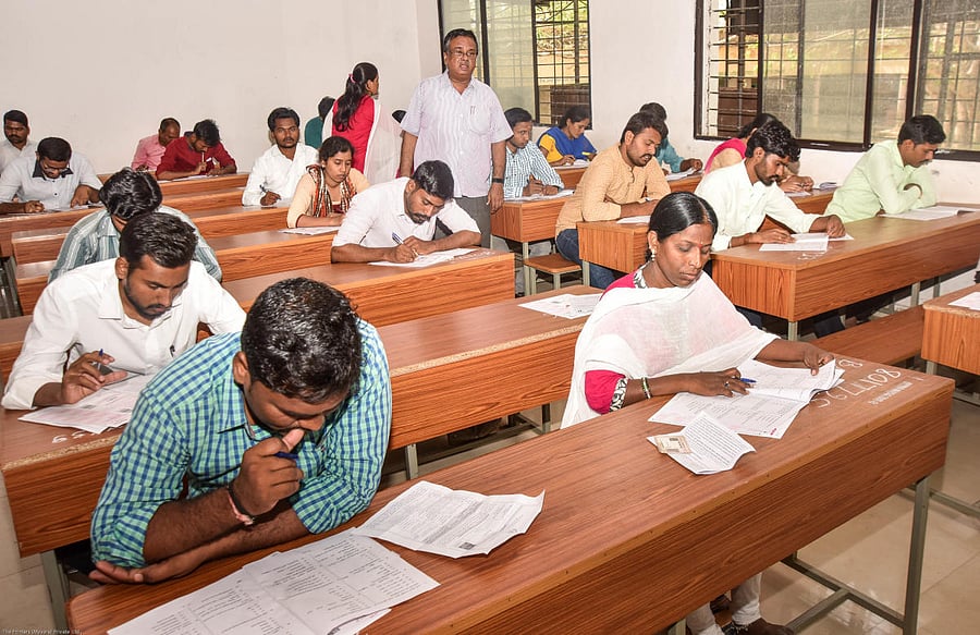 The candidates will, in addition to English and Hindi, have an option to choose the regional language of the state which they have opted for.