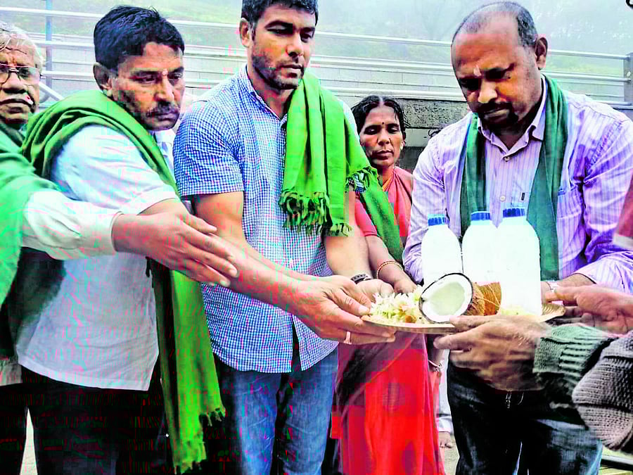 Rajya Raitha Sangha leader Darshan Puttannaiah, Mandya district Raita Sangha President Suresh, Kodagu district Raita Sangha President Kadyamada Manu Somaiah and secretary Sujay Bopaiah among other leaders, offer a puja at Talacauvery on Friday.