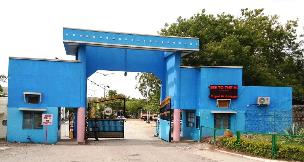 Eight Workers Trapped in Karnataka's Hutti Gold Mines Lift Rescued After Tense Four-Hour Operation