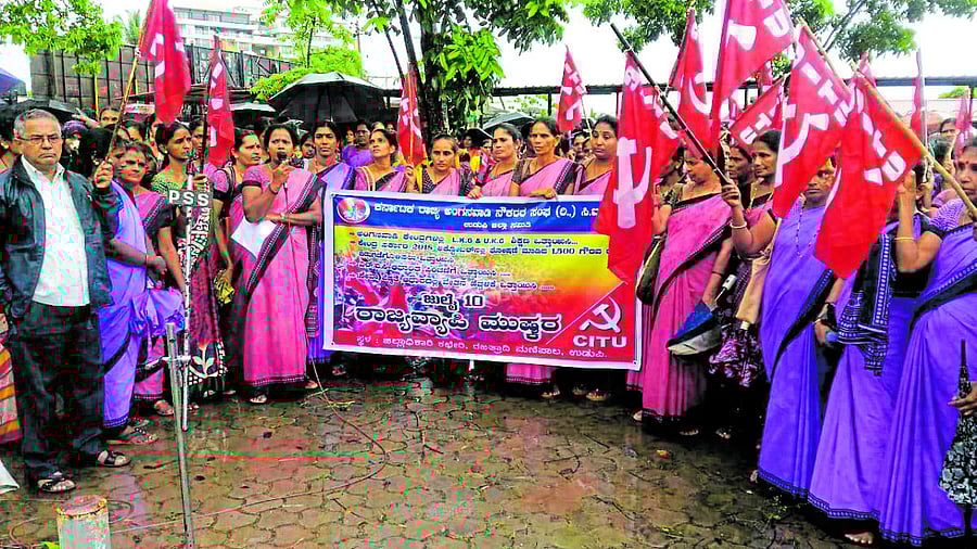 Anganwadi workers from Udupi district stage a protest in front of Deputy Commissioner's office in Manipal on Wednesday.