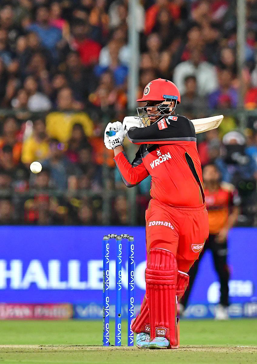 Final flourish: RCB’s Shimron Hetmyer hammers one to the fence. DH photo/ ranju p