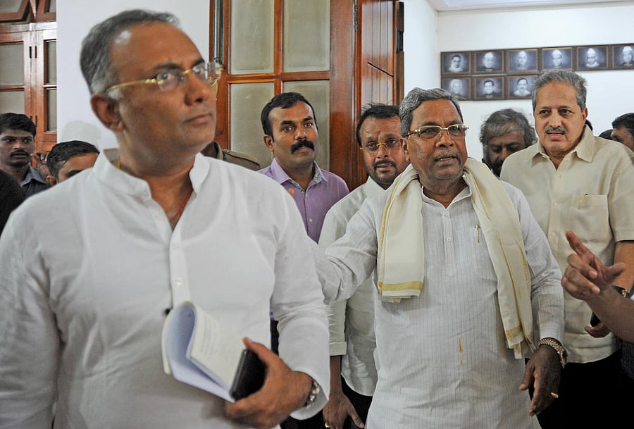 Congress Legislature Party (CLP) Siddaramaiah and Karnataka Pradesh Congress Committee (KPCC) president Dinesh Gundu Rao have submitted a petition to the Speaker seeking Shankar’s disqualification. (DH Photo)
