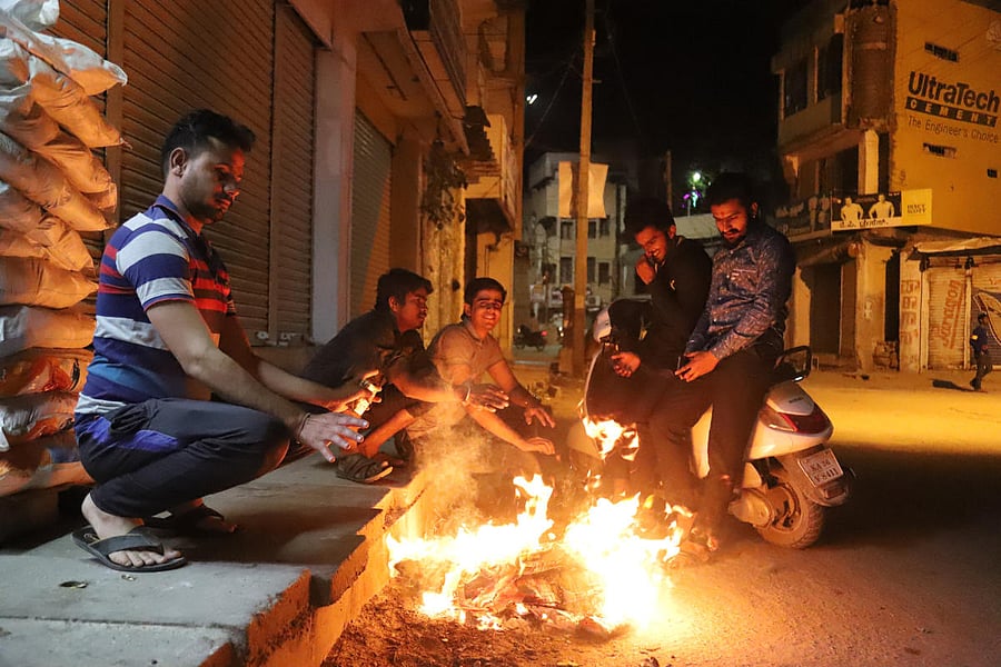 Winter time: A bone-biting 4.5 degrees Celsius was recorded at Bidar and Vijayapura in North Karnataka region on Wednesday. file photo