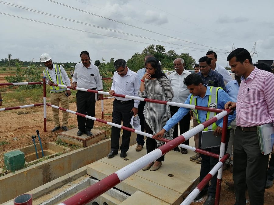 BDA Commissioner Manjula N (centre) during a visit to KG Layout on Wednesday. DH PHOTO/SANDESH MS